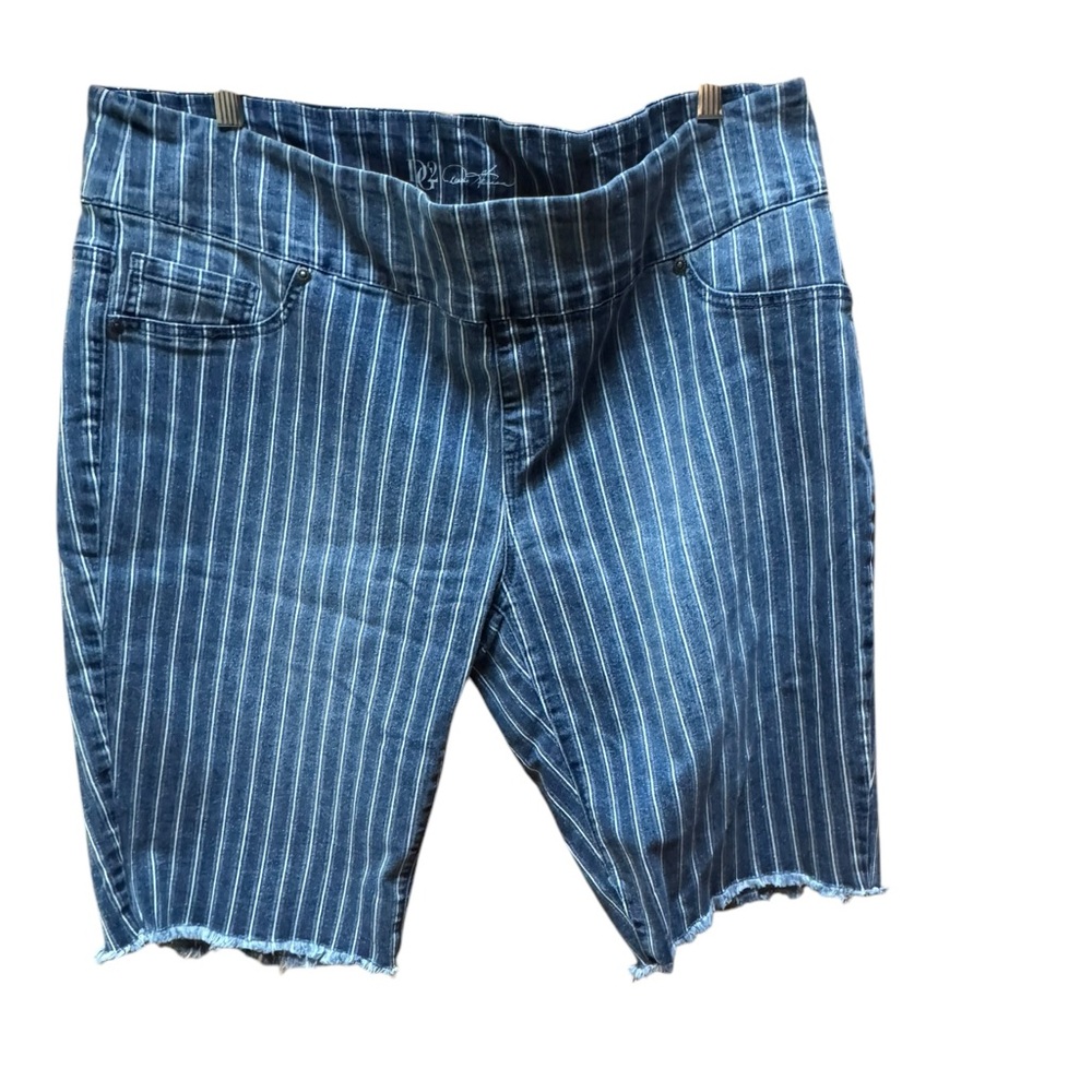 NWT DG2‎ by Diane Gilman Denim Frayed Hem Pull Up Shorts